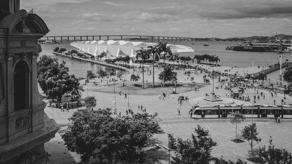 Comment les municipalités peuvent-elles encourager l'adoption de véhicules électriques ?